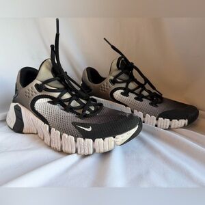 Nike Free Metcon Women’s Training Sneakers Black White Size 7.5